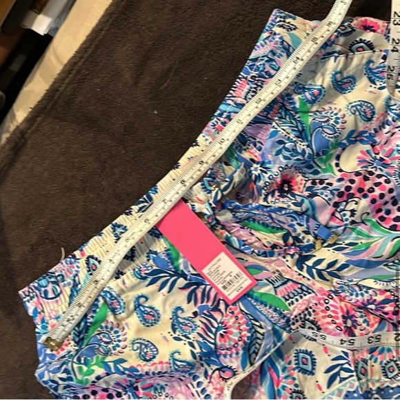 Lily Pulitzer-Katia Shorts in Macadamia Print. - Picture 8 of 9